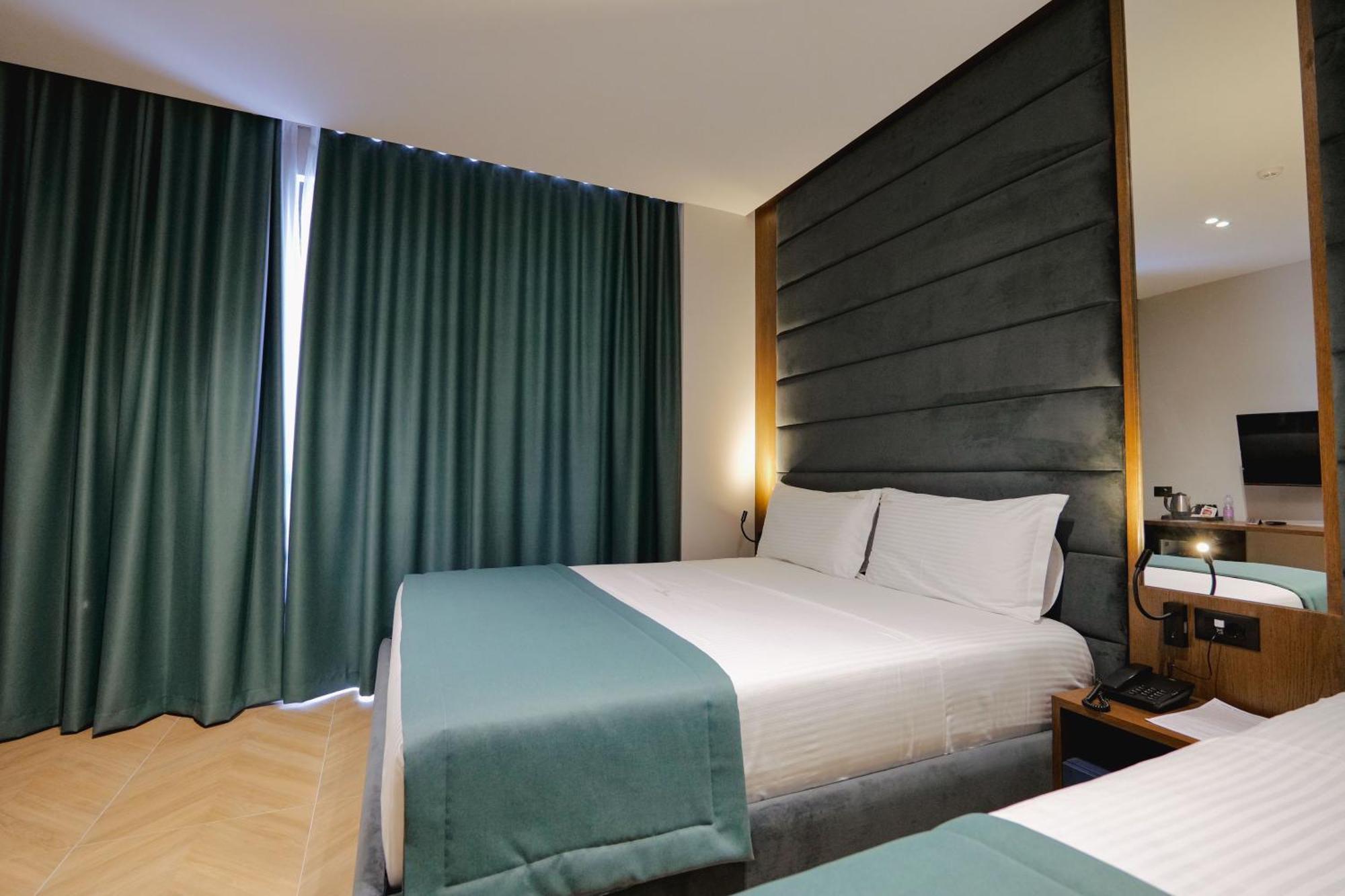 Duka'S Hotel Ksamil Bagian luar foto