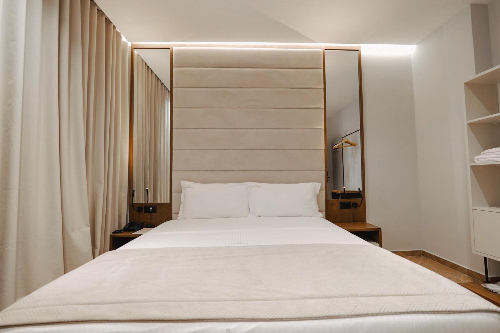 Duka'S Hotel Ksamil Bagian luar foto